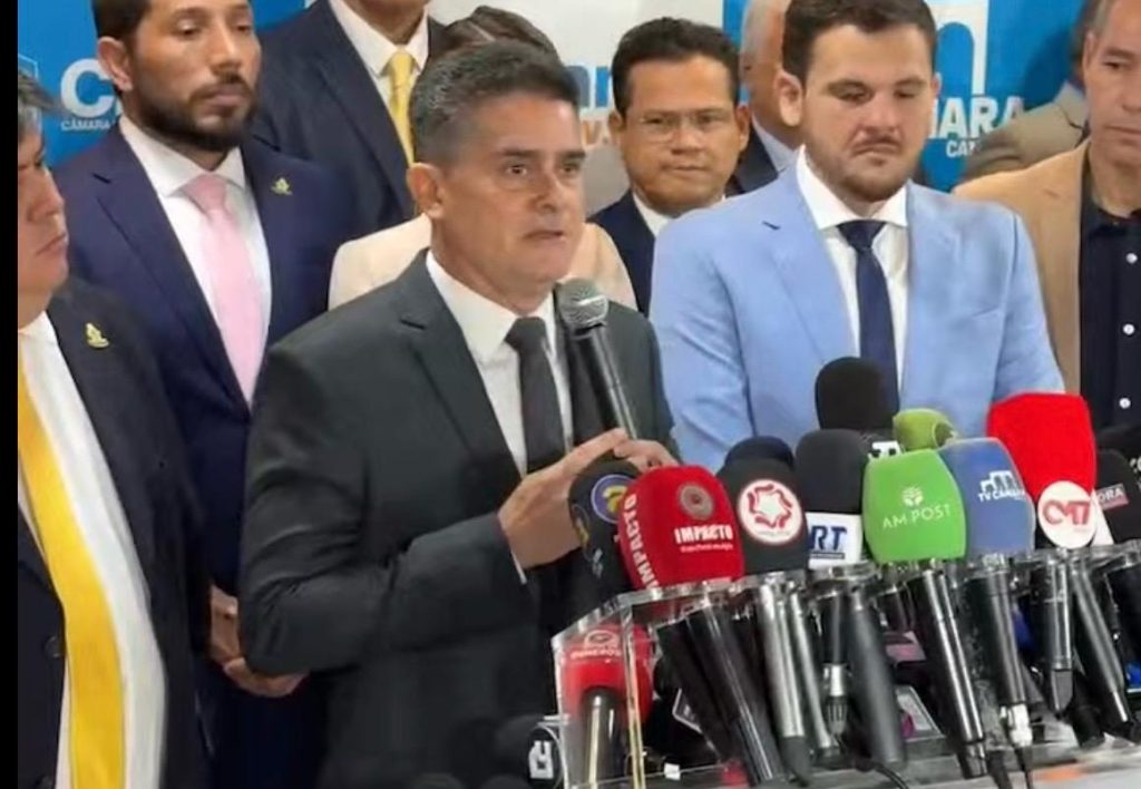David Almeida fala em coletiva sobre sua renuncia ao cargo de prefeito de Manaus e posse de Renato Junior