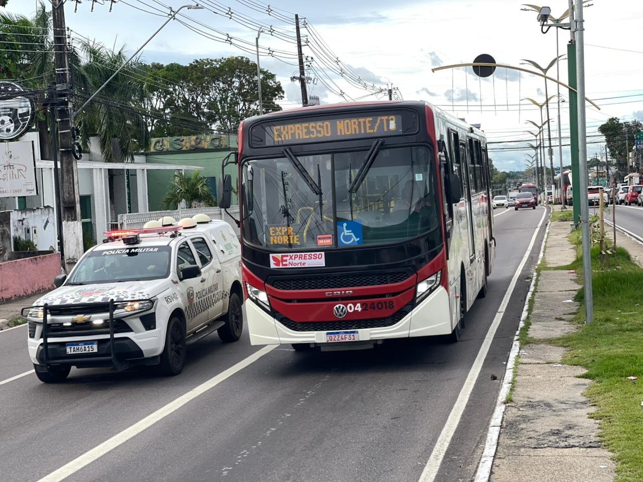 Ônibus do transporte coletivo de Manaus operando nas novas linhas expressas com integração entre terminais.