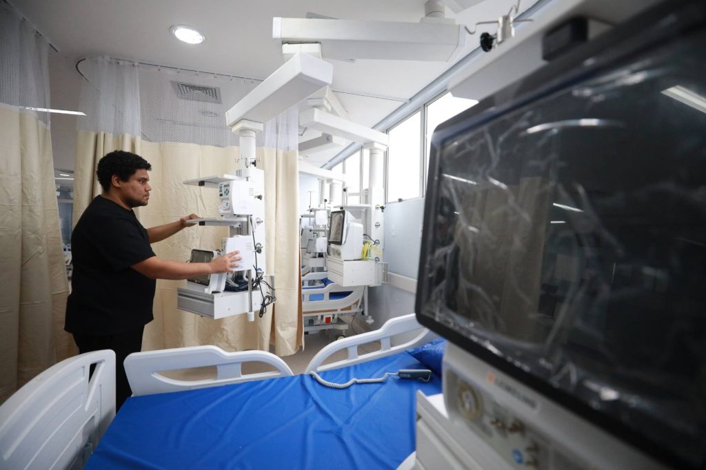 Fachada e equipamentos do novo Hospital do Sangue Idenir de Araújo Rodrigues em Manaus