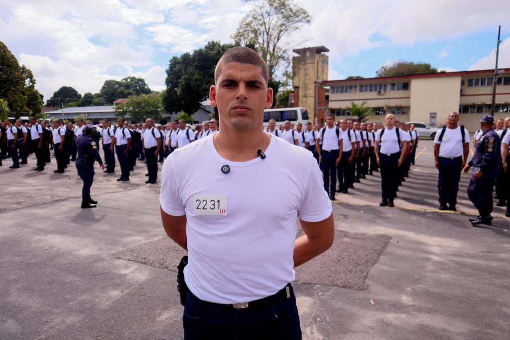 Novos convocados da Polícia Militar do Amazonas reunidos para o início do curso de formação no Quartel do Comando-Geral em Manaus.