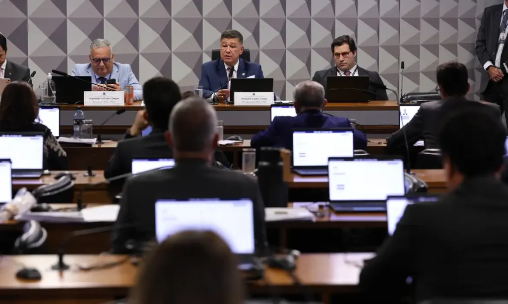 Empresario Daniel Vorcaro em destaque sobre investigacoes da PF e da CPMI do INSS