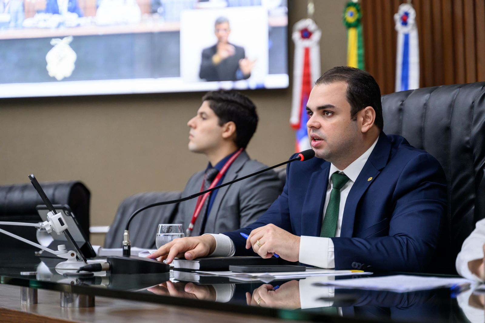 Deputado Roberto Cidade durante anúncio do projeto de lei para saúde mental nas escolas do Amazonas