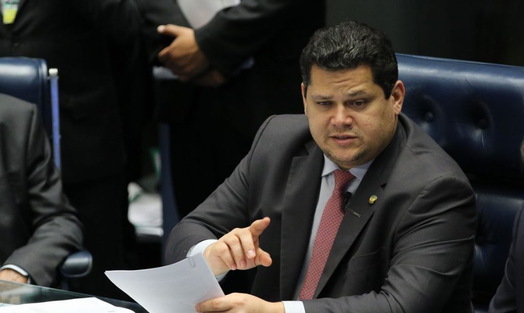 Presidente do Senado Davi Alcolumbre preside sessão extraordinária no plenário do Senado Federal