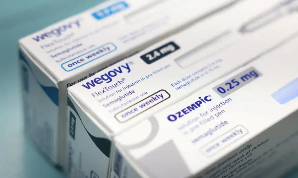 Frasco ou caneta de aplicação do medicamento semaglutida utilizado para tratamento de diabetes e controle de peso.