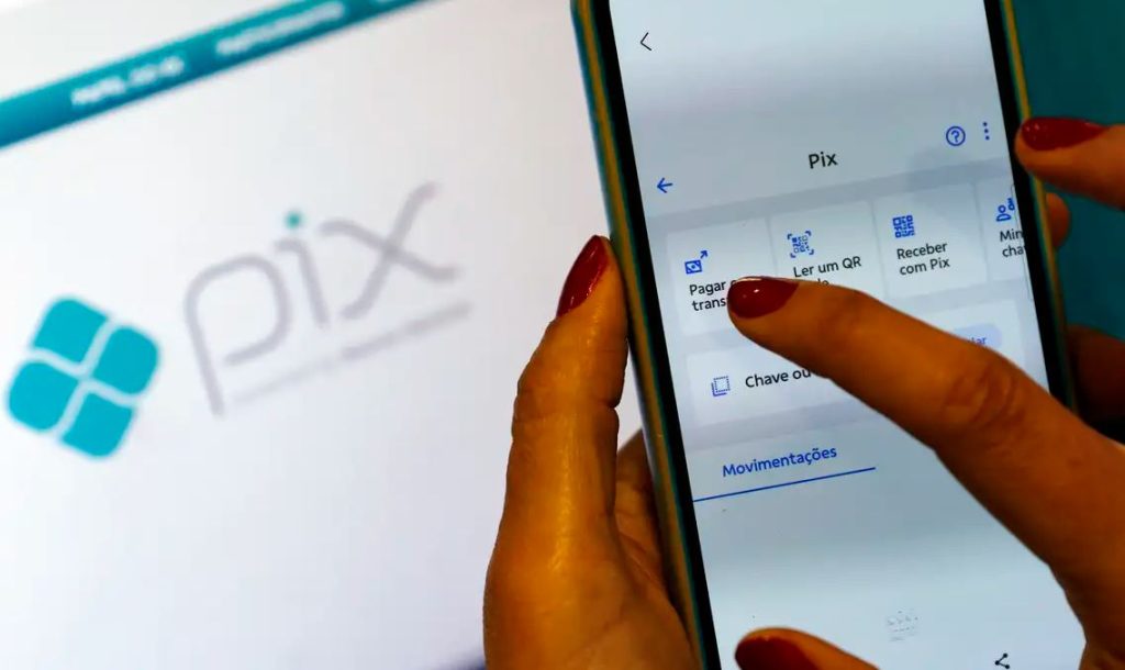 ilustração do sistema de pagamentos pix em tela de smartphone indicando retorno do serviço