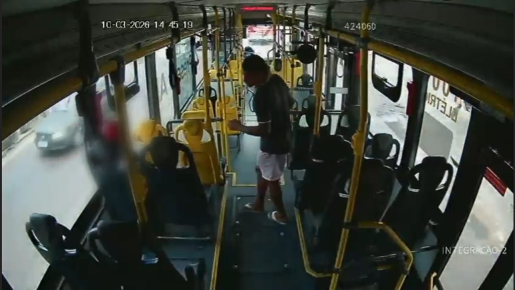 Foto de suspeito de assalto a ônibus em Manaus divulgado pela Polícia Civil.