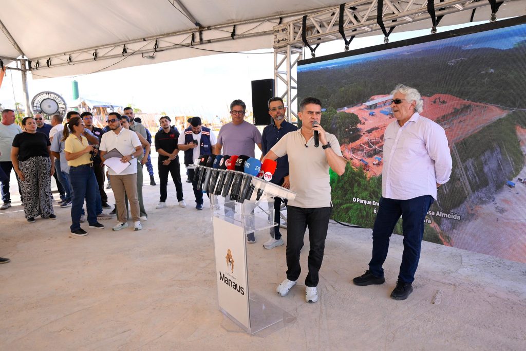 Prefeito David Almeida vistoria as obras do parque encontro das águas em manaus que está com oitenta e um por cento de conclusão
