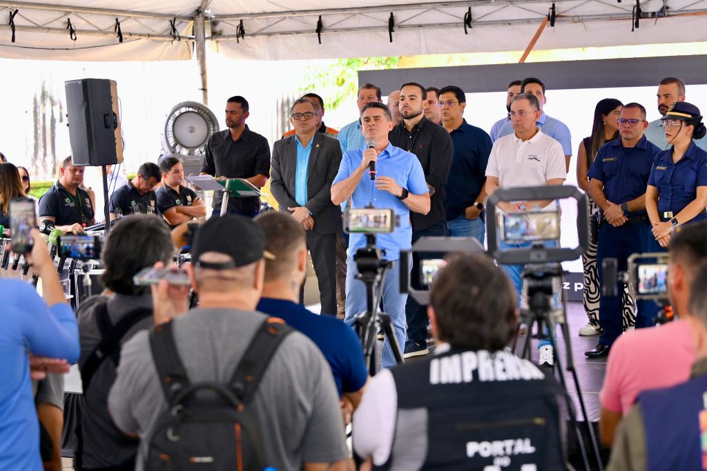 Prefeito David Almeida em evento de lançamento da pedra fundamental da Academia da Guarda Municipal de Manaus.
