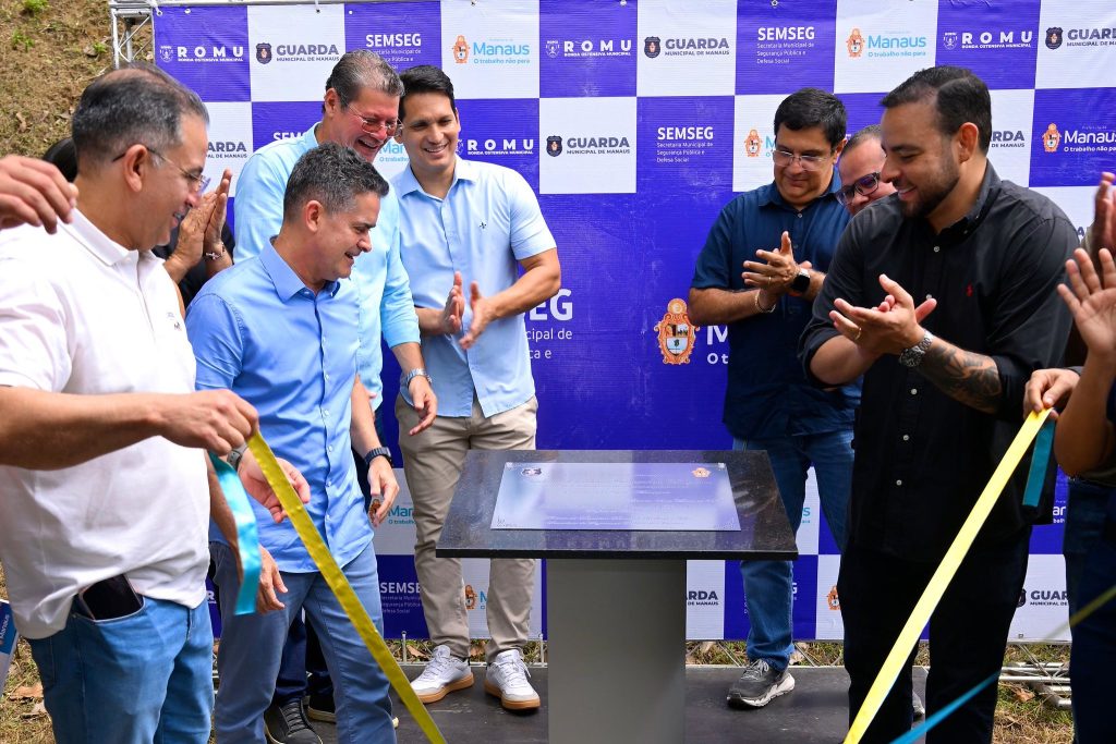 Prefeito David Almeida em evento de lançamento da pedra fundamental da Academia da Guarda Municipal de Manaus.
