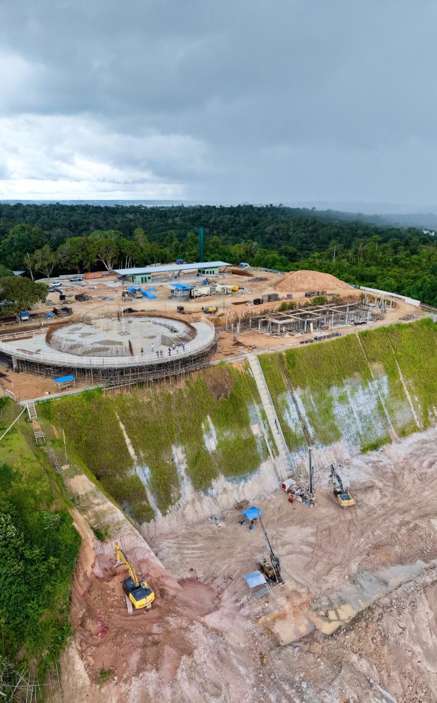 Prefeito David Almeida vistoria obras do Parque Encontro das Águas Rosa Almeida em Manaus.