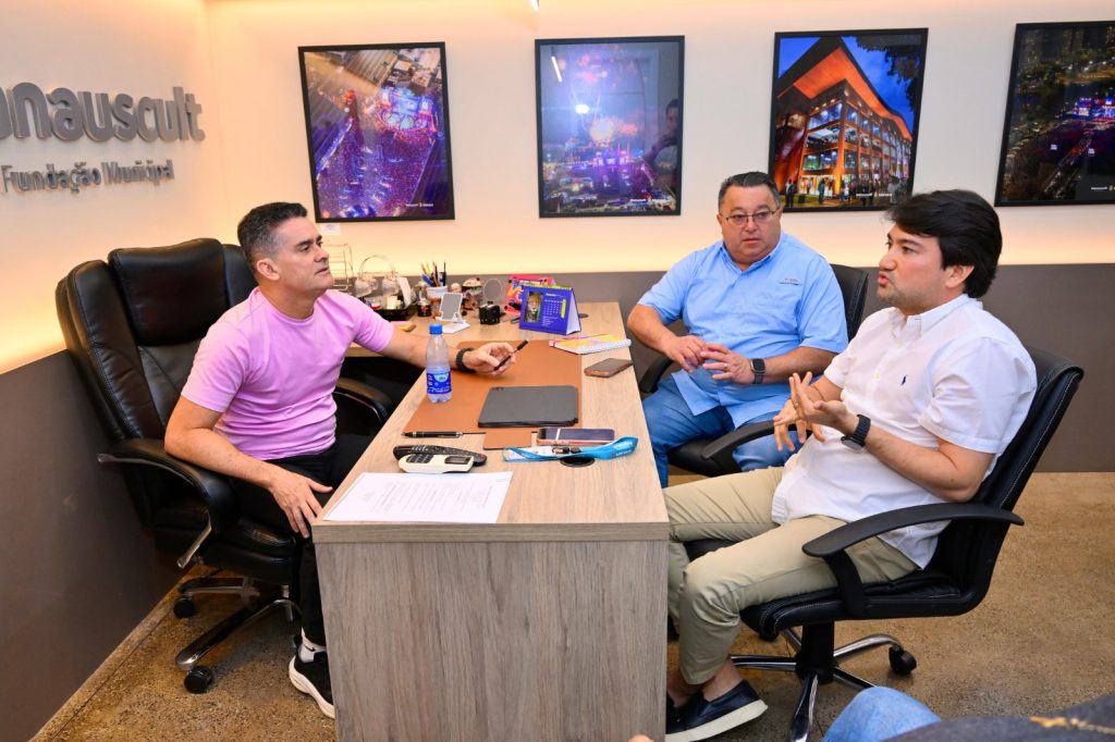 Prefeito David Almeida e equipe em reunião de planejamento do festival SouManaus Passo a Paço 2026 na capital amazonense.