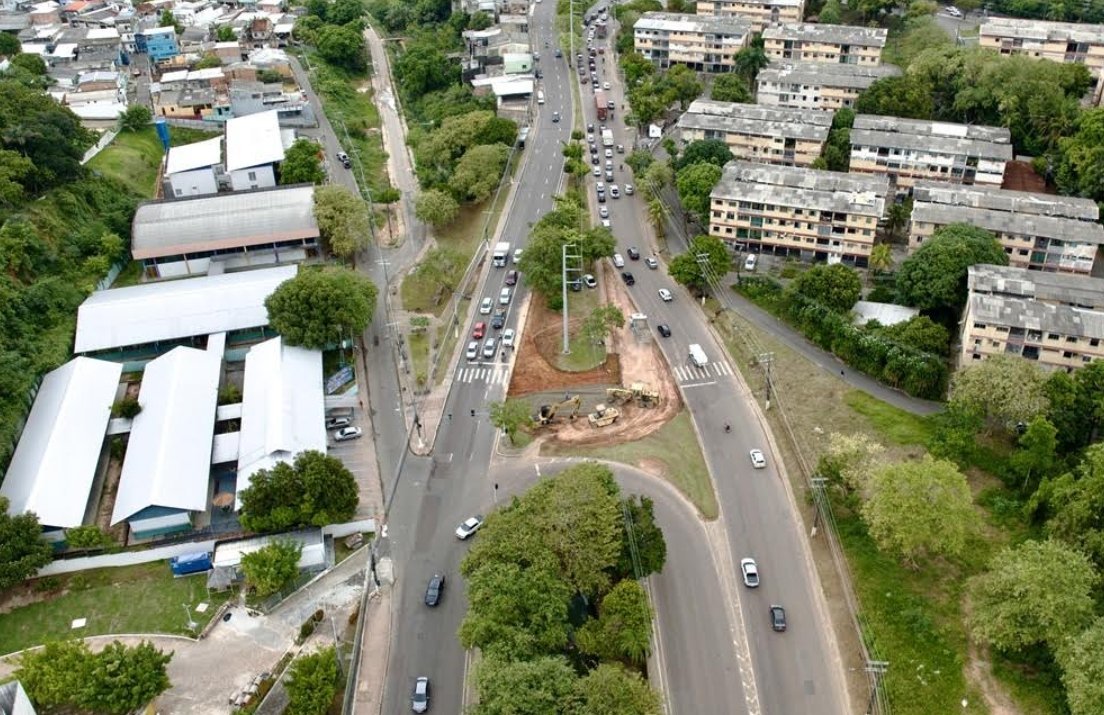 Equipes da Seminf realizando sondagem do solo na Avenida Coronel Teixeira para obra do Complexo Viário Passarão em Manaus