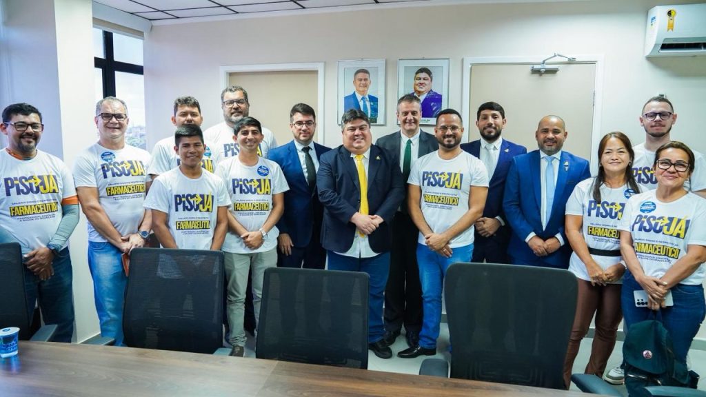 Encontro entre o presidente da Câmara Municipal de Manaus David Reis e representantes da categoria farmacêutica sobre o piso salarial.