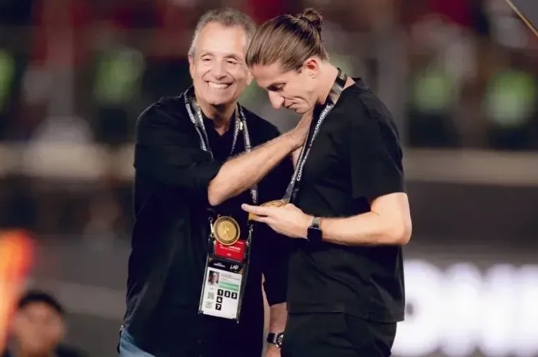 Presidente do Flamengo Luiz Eduardo Baptista explica motivos da saída de Filipe Luís do comando técnico.