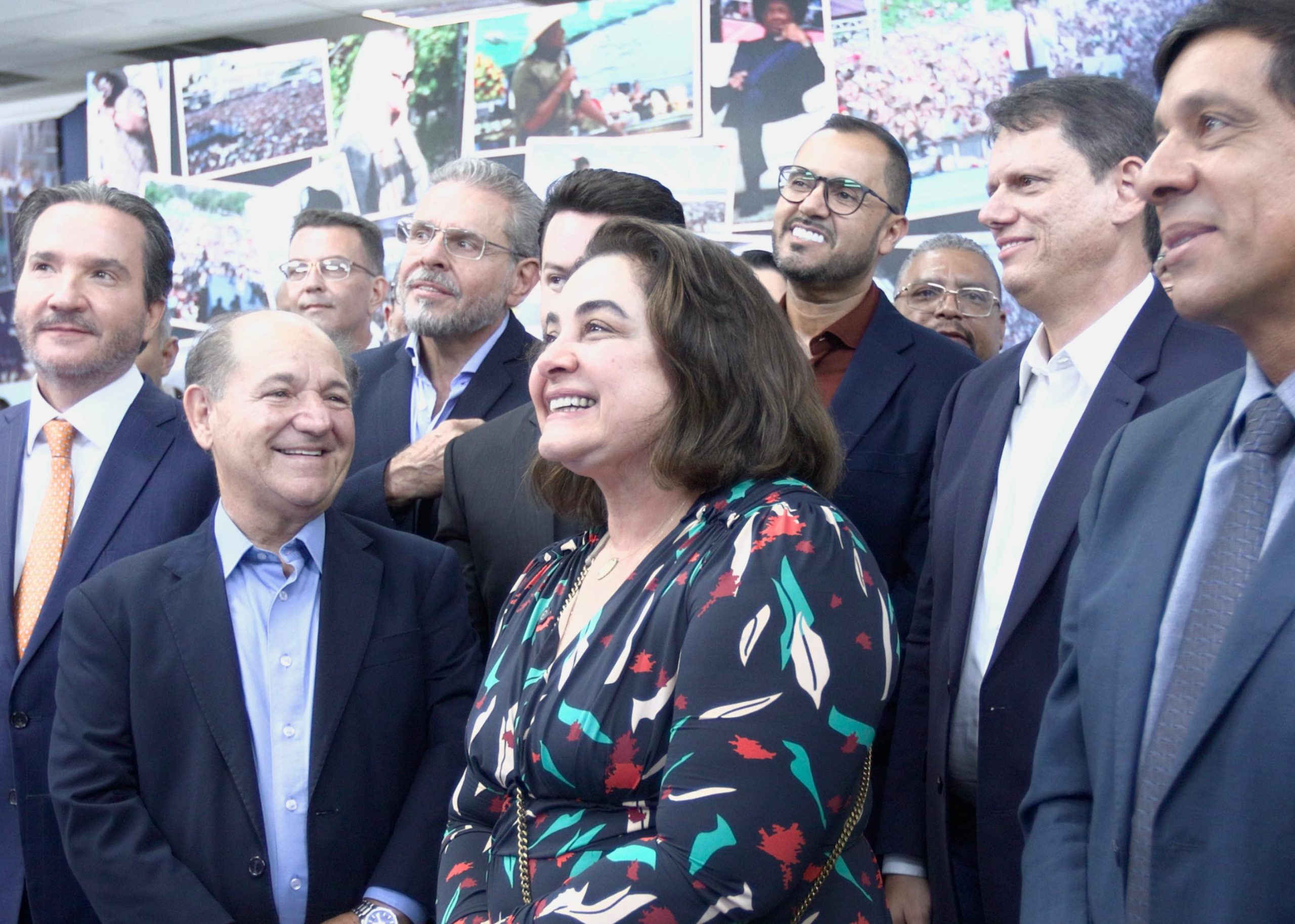 Maria do Carmo ao lado de lideranças políticas e religiosas em cerimônia em São Paulo.