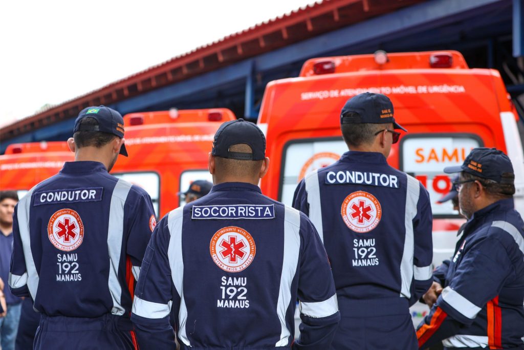 profissionais do samu de manaus reunidos na comemoracao de 20 anos do servico de emergencia