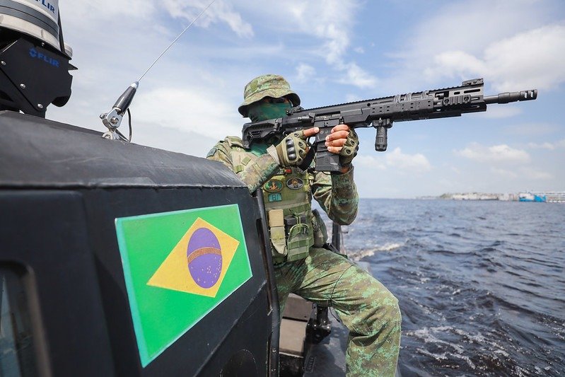 Policiais do Amazonas e novos equipamentos de segurança pública apresentados em evento oficial de redução de criminalidade