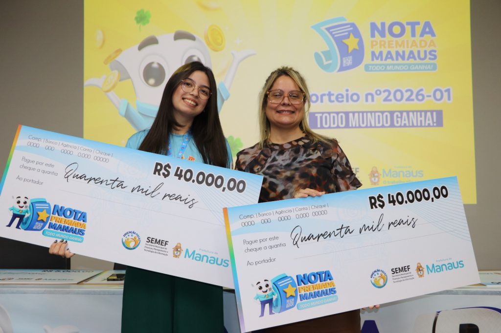 Entrega de prêmio simbólico do sorteio Nota Premiada Manaus para vencedores e instituições sociais no auditório da Semef.