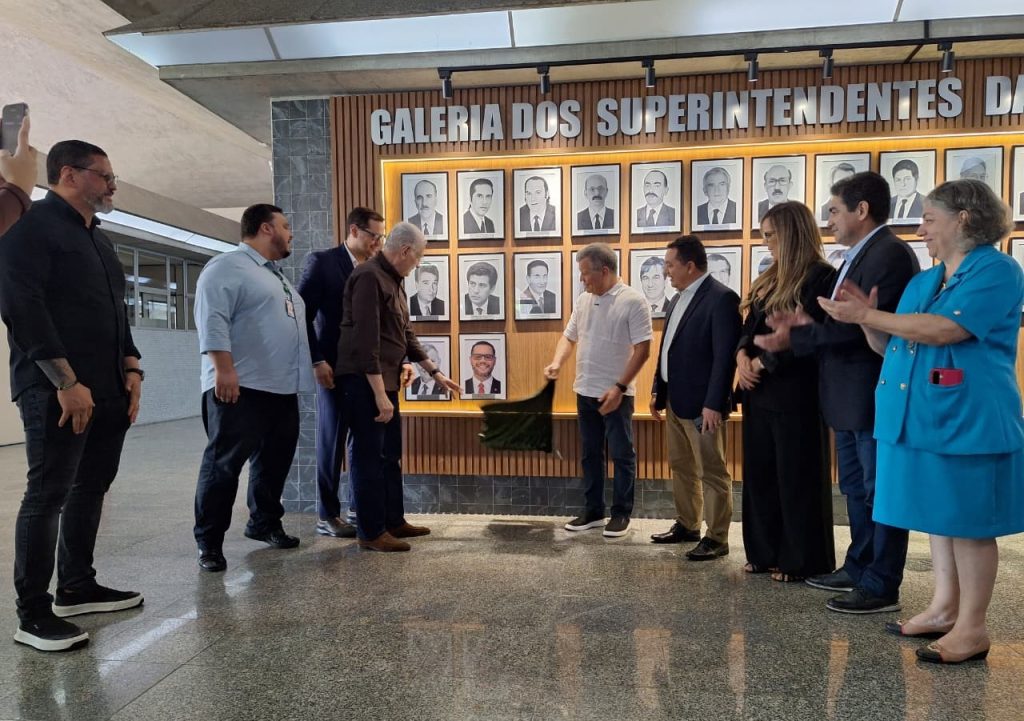Leopoldo Montenegro e Bosco Saraiva durante a cerimônia de troca de comando da superintendência da Suframa em Manaus