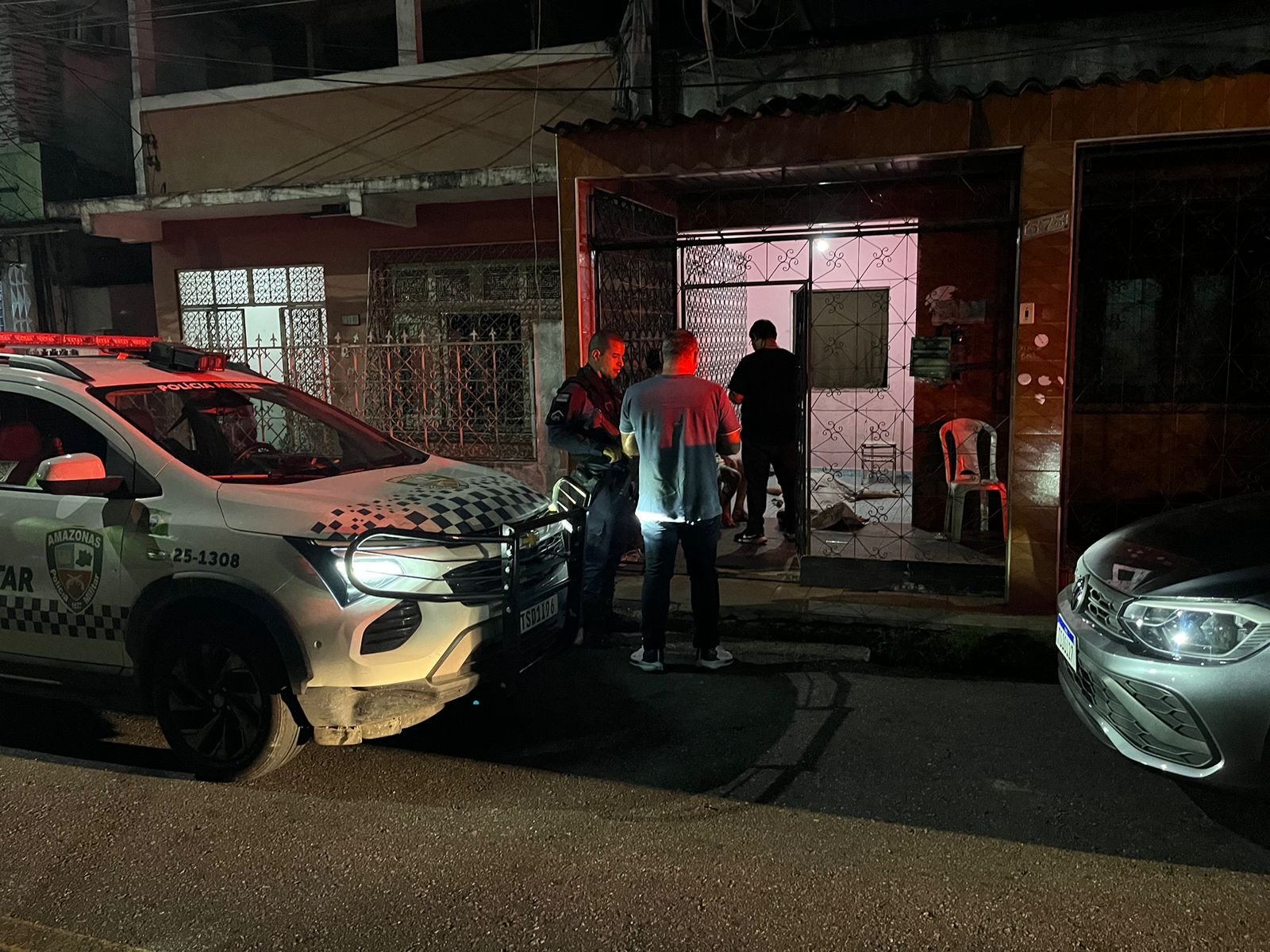 Polícia isola área de homicídio no bairro Santa Luzia em Manaus após homem ser morto a tiros