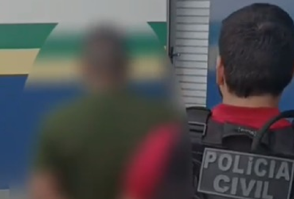 viatura da policia civil do amazonas estacionada em frente a delegacia especializada em manaus