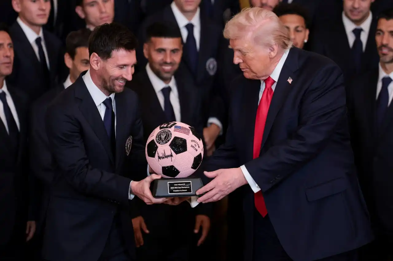 Donald Trump e Lionel Messi durante cerimônia na Casa Branca em Washington após conquista da Major League Soccer pelo Inter Miami
