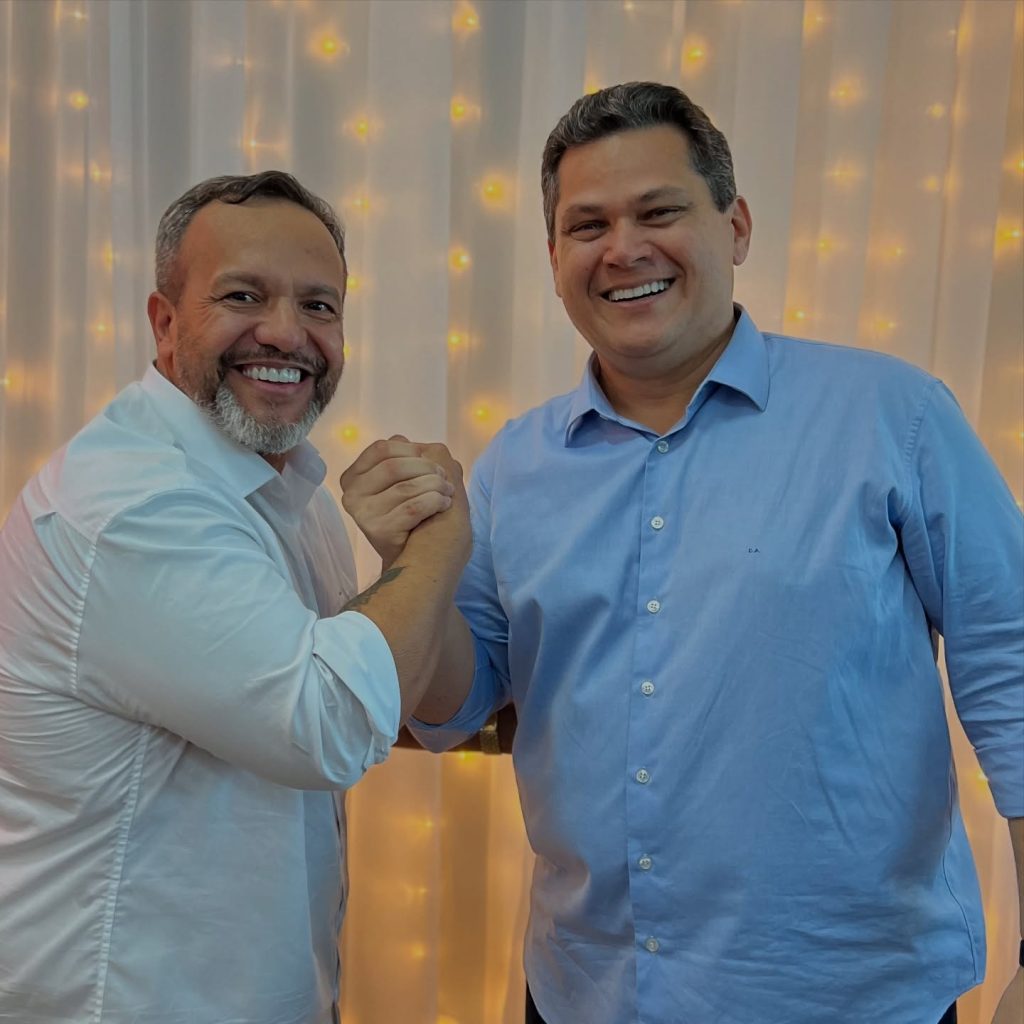 Senador Davi Alcolumbre em destaque sobre notícia de áudio vazado envolvendo a prefeitura de Macapá.