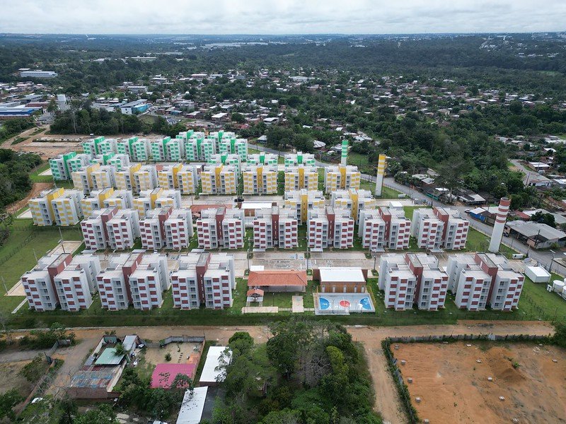 Atendimento da prefeitura de Manaus para inscrições no programa habitacional Minha Casa Minha Vida.
