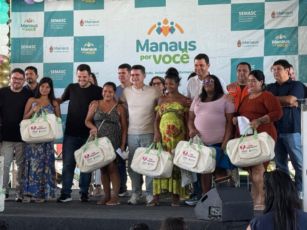 Prefeito David Almeida entrega kits maternidade do programa mãe manauara para gestantes atendidas pela assistência social em Manaus