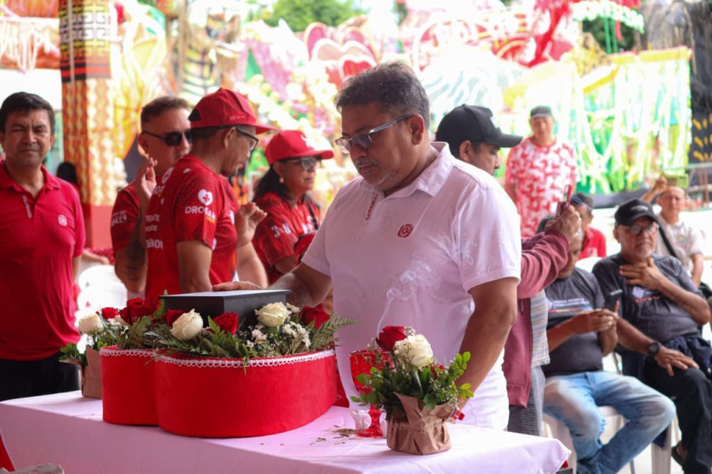Homenagem ao compositor Tadeu Garcia na Cidade Garantido em Parintins com torcedores do Boi Garantido