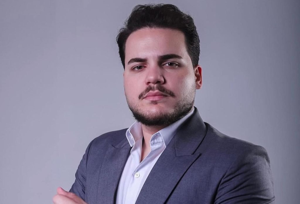 Apresentador Willace Souza durante evento político do Partido Liberal em Manaus