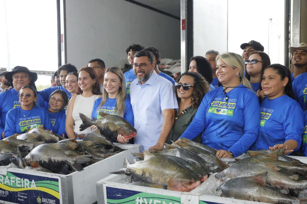 Governador Wilson Lima realiza entrega de peixes para a população durante o programa Peixe no Prato Solidário no Amazonas