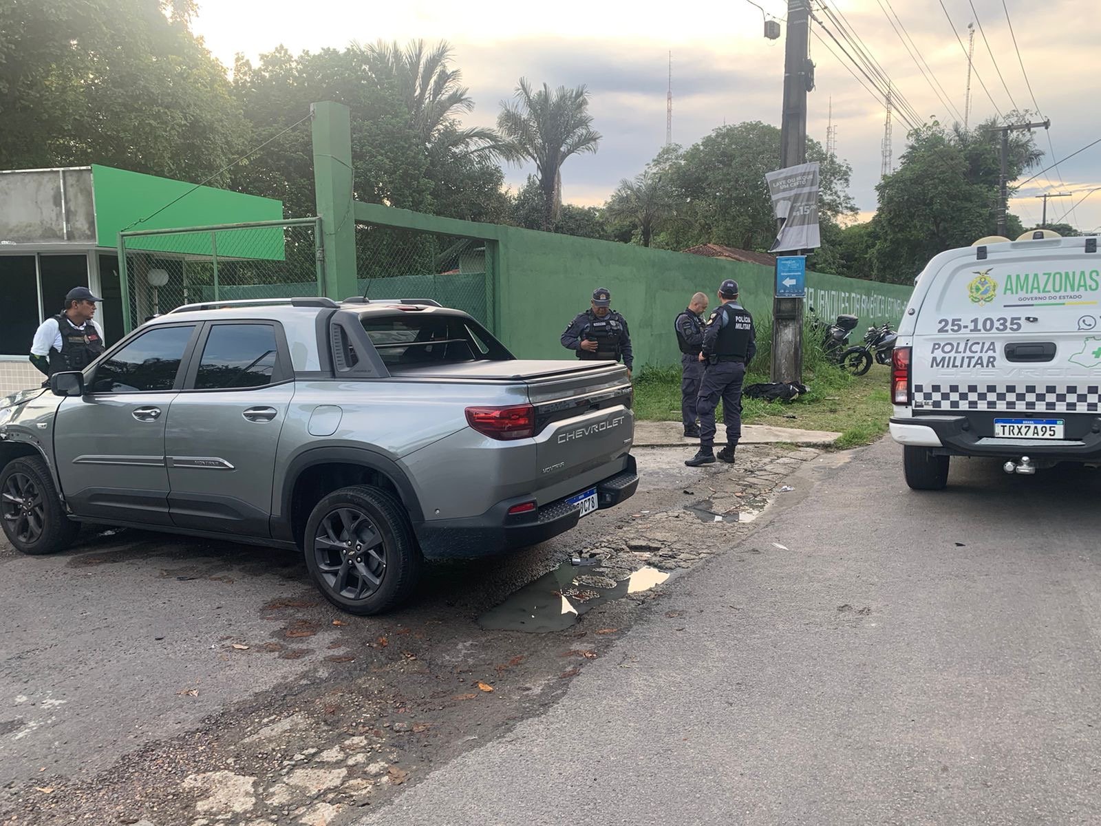 Local de acidente fatal envolvendo motocicleta e picape no bairro Petrópolis em Manaus
