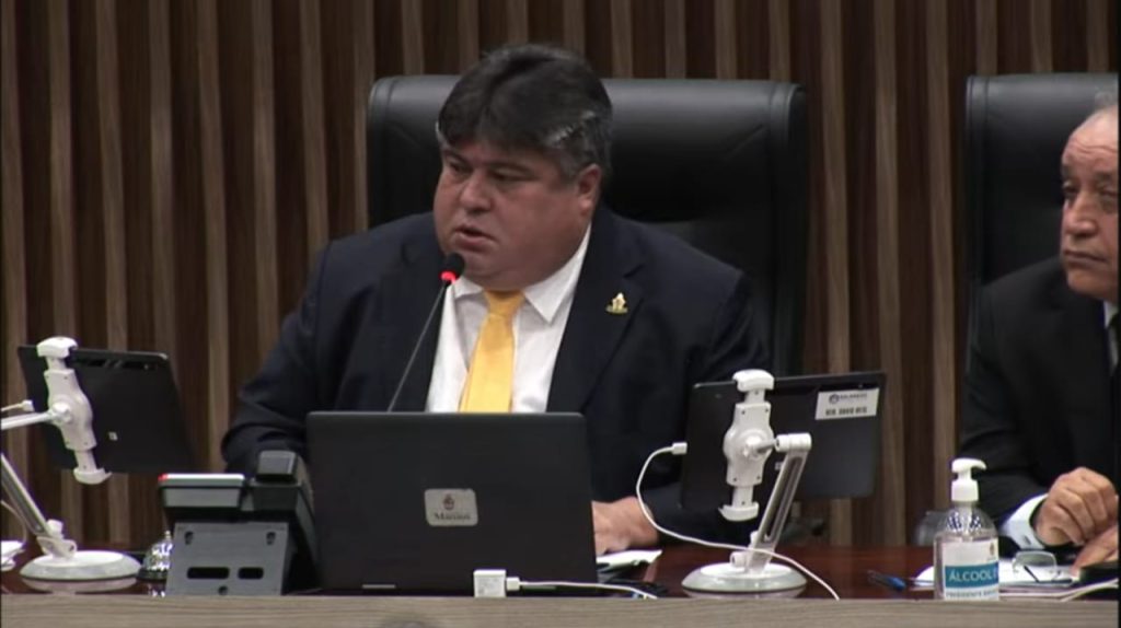 Presidente da Câmara de Manaus David Reis durante discurso sobre a bancada do Amazonas no Congresso Nacional.