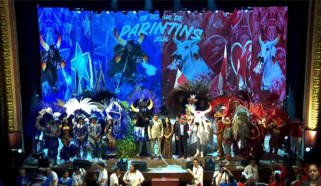 itens oficiais dos bois caprichoso e garantido no palco do teatro amazonas durante lançamento do festival de parintins 2026