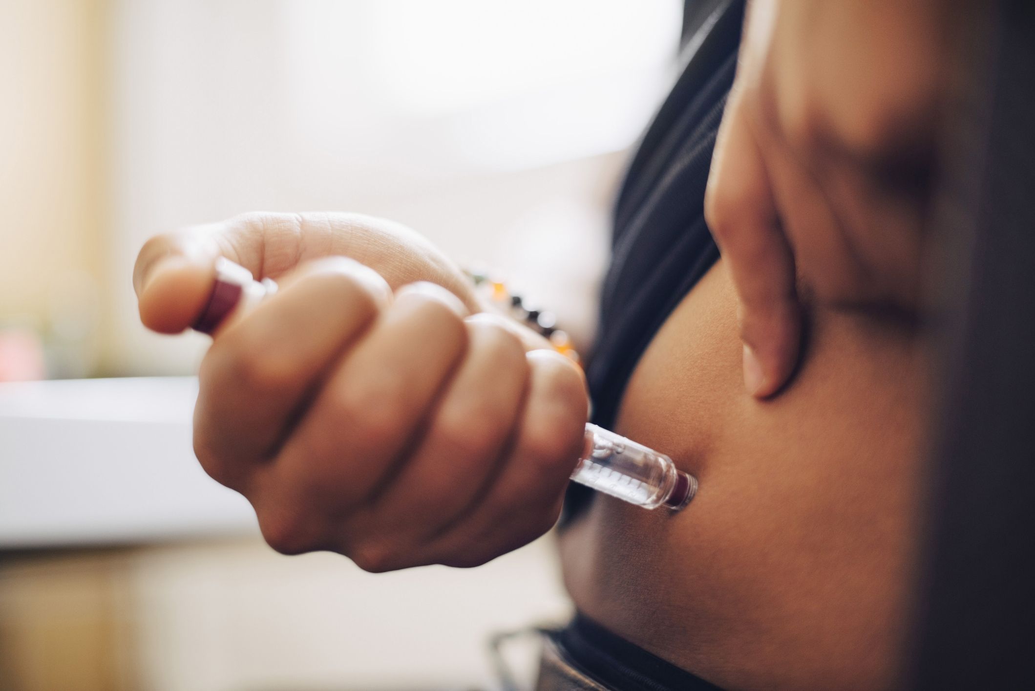 Vista aproximada de canetas para tratamento de diabetes e obesidade em destaque