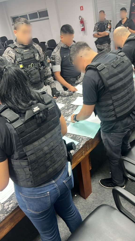Policiais militares presos em Manaus durante a Operação Simulacrum coordenada pelo Ministério Público do Amazonas.