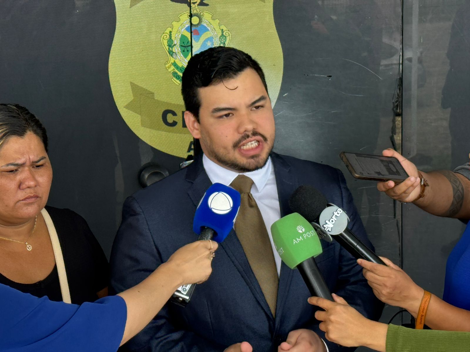 Advogado Alexandre Torres Jr fala sobre inconsistências no depoimento de PM envolvido na morte de jovem no bairro Alvorada em Manaus.
