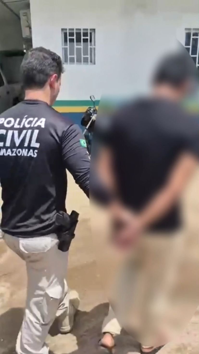Policiais civis realizando a prisão de um homem suspeito de estupro em Nova Olinda do Norte.
