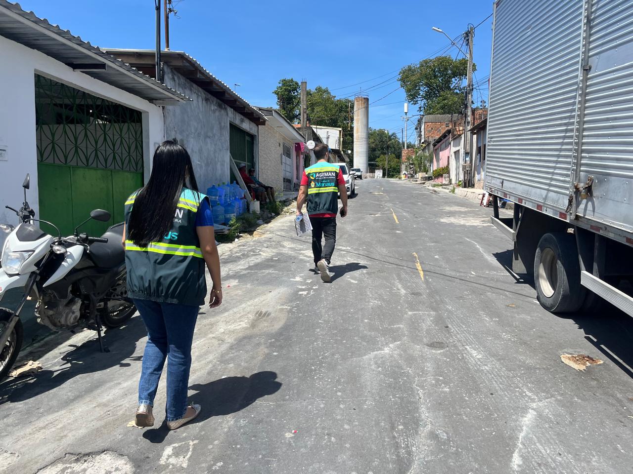 Equipe da agência reguladora ageman realizando vistoria técnica no conjunto cidadão 9 para verificar falhas no abastecimento de água