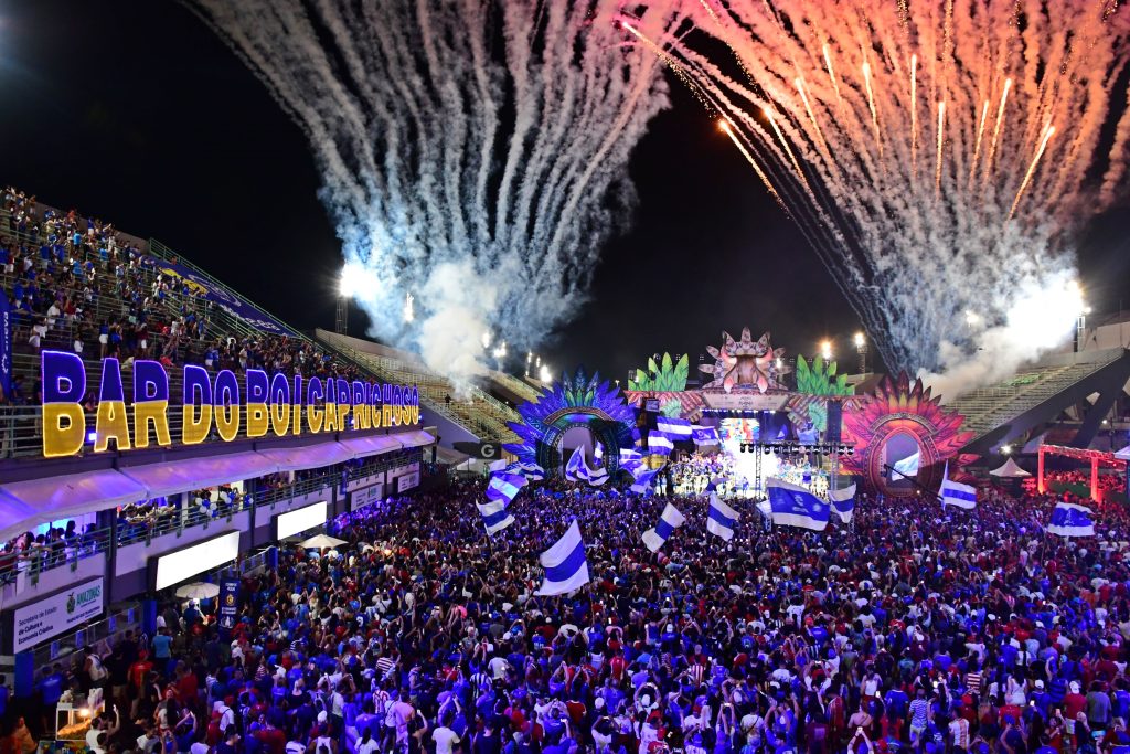 Apresentação da Marujada de Guerra no lançamento do álbum 2026 do Boi Caprichoso no Sambódromo de Manaus.