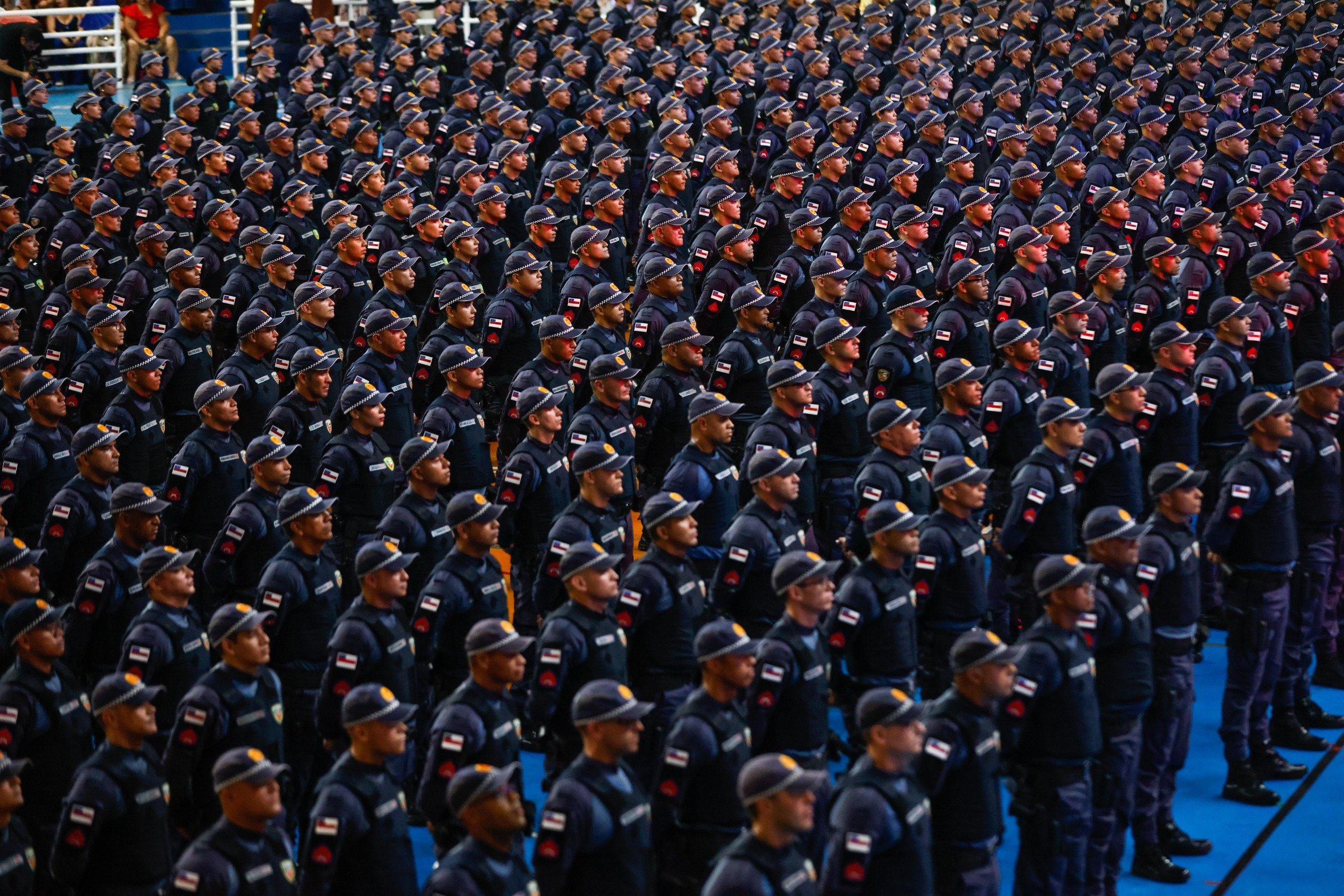Alunos soldados e militares em formação durante solenidade de regularização funcional no estado do Amazonas.