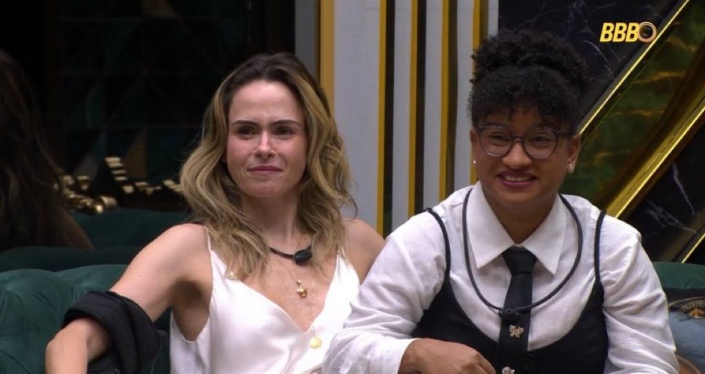 Ana Paula Renault comemora a vitória na final do reality show BBB 26 abraçada aos seus familiares