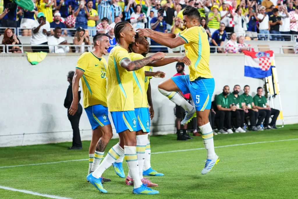 Jogadores da Seleção Brasileira comemoram vitória sobre a Croácia em amistoso realizado nos Estados Unidos.