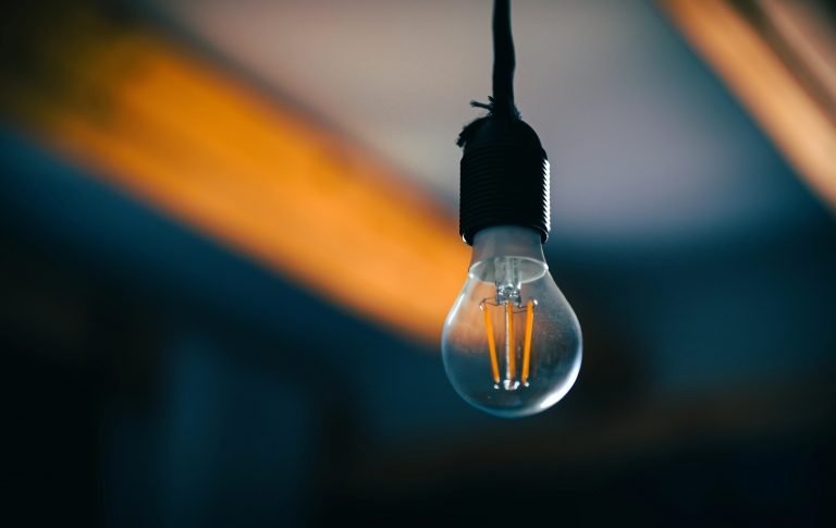 imagem ilustrativa sobre a aprovação do repasse da aneel para contas de energia