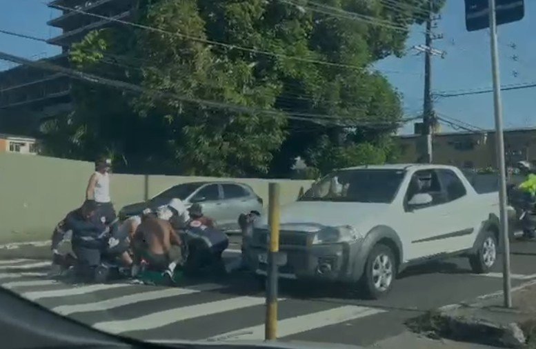 Vista de congestionamento em avenida de Manaus após acidentes de trânsito