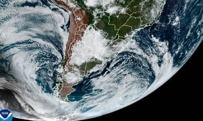 Mapa meteorológico ilustrando o avanço de um ciclone extratropical e ventos fortes sobre o território brasileiro