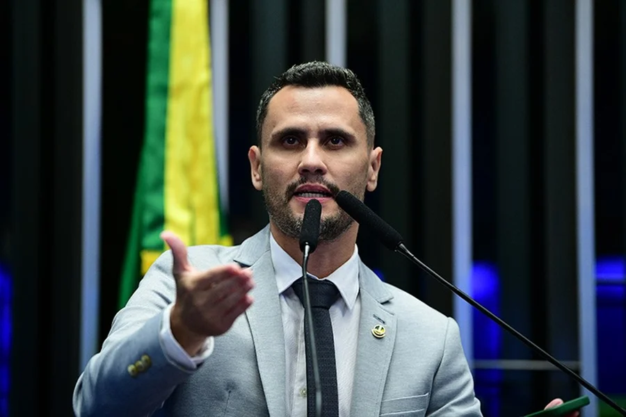 Senador Cleitinho Azevedo em pronunciamento no Senado Federal