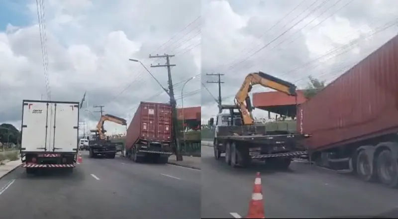 conteiner solto de carreta bloqueando a avenida autaz mirim em manaus