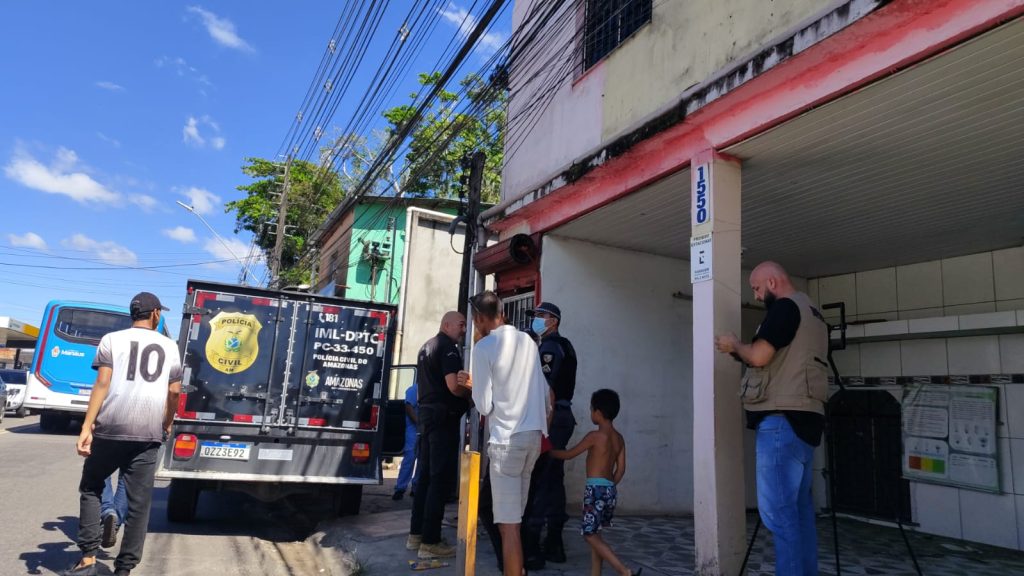 Corpo de idoso encontrado em decomposição dentro de residência no bairro Alvorada em Manaus